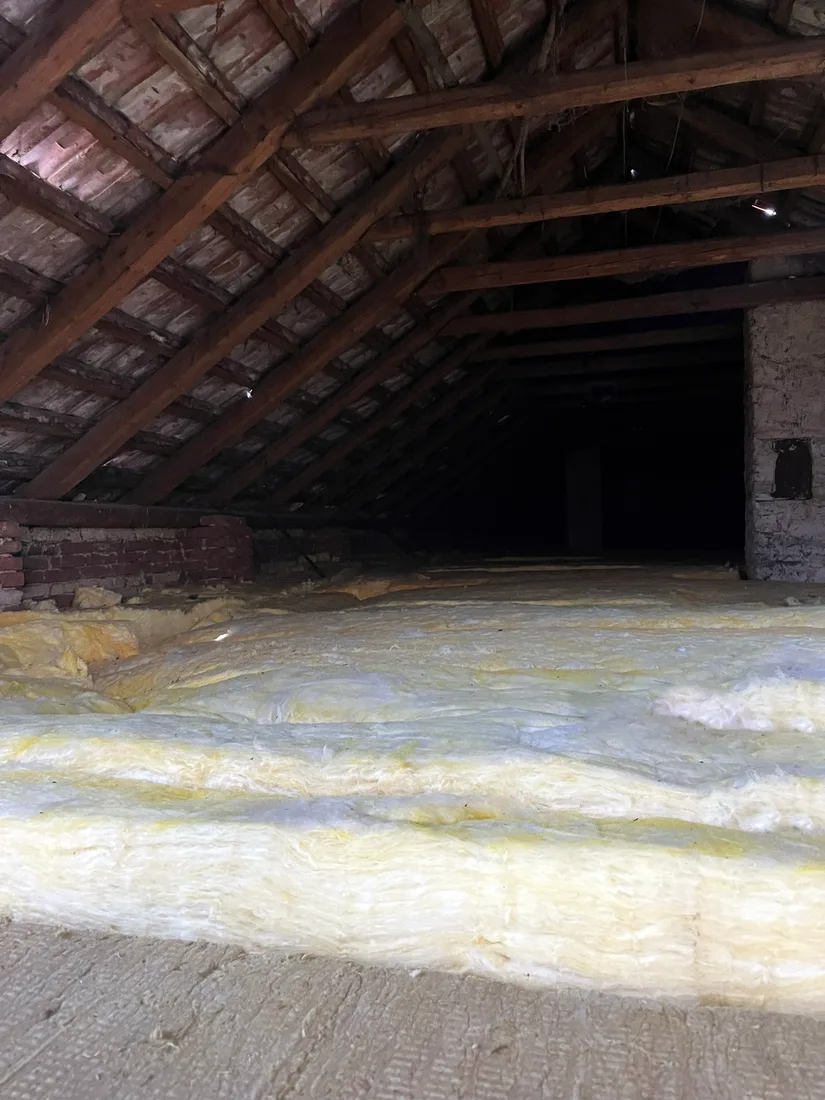 Realizace zateplení – půdní strop s minerální vatou