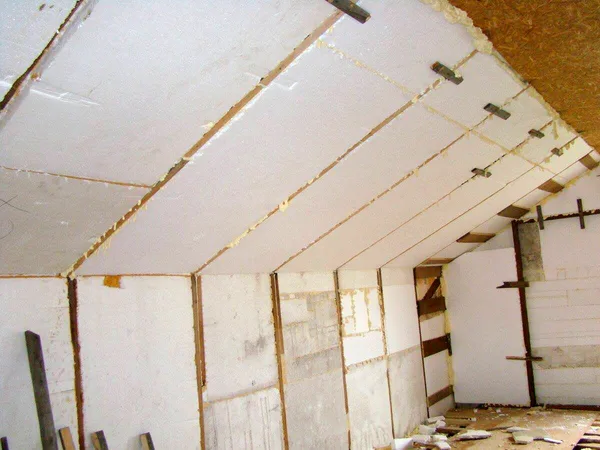 Zateplení stropu polystyrenovými deskami