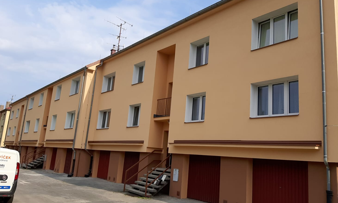 reference-rekonstrukce-bytoveho-domu-v-uhlirskych-janovicich