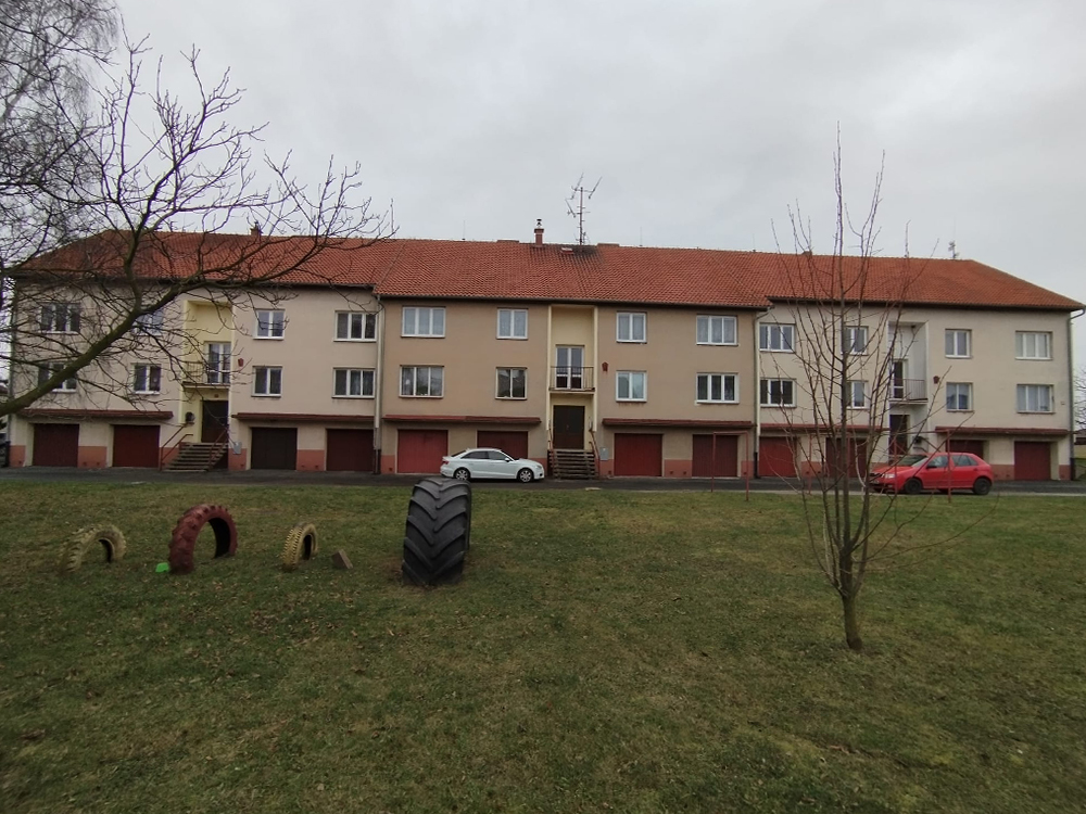 slideshow-1-bytovy-dum-v-uhlirskych-janovicich