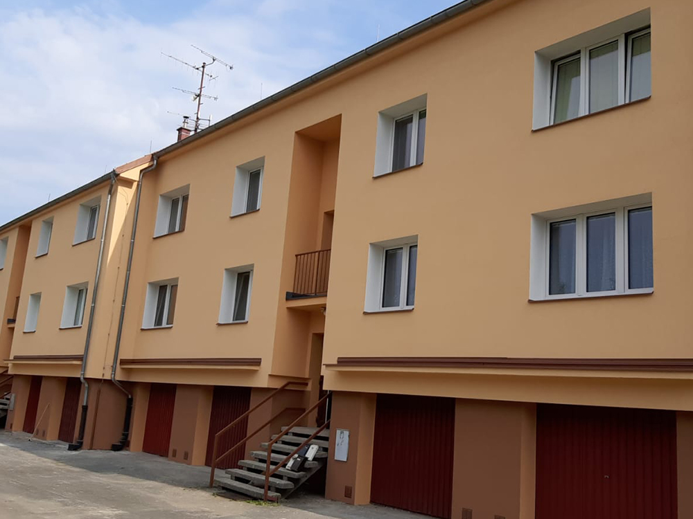 slideshow-3-bytovy-dum-v-uhlirskych-janovicich