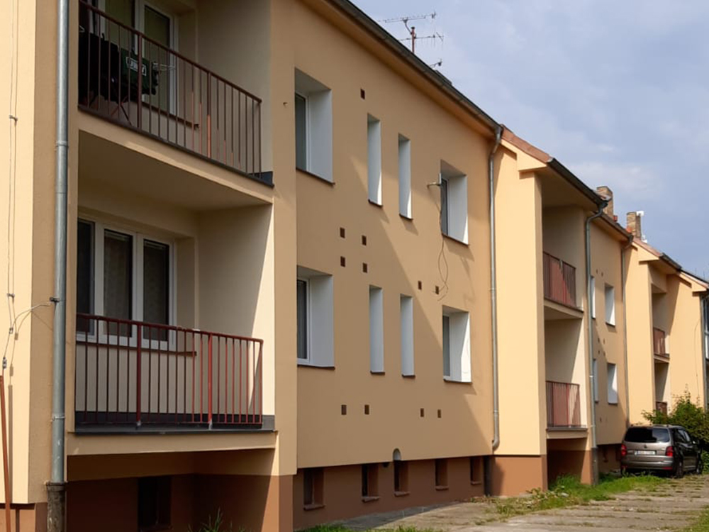 slideshow-3-bytovy-dum-v-uhlirskych-janovicich